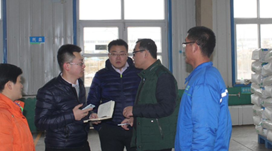 伊利原料奶事業(yè)部質(zhì)量管理部對(duì)根源倉庫進(jìn)行現(xiàn)場(chǎng)評(píng)估.png